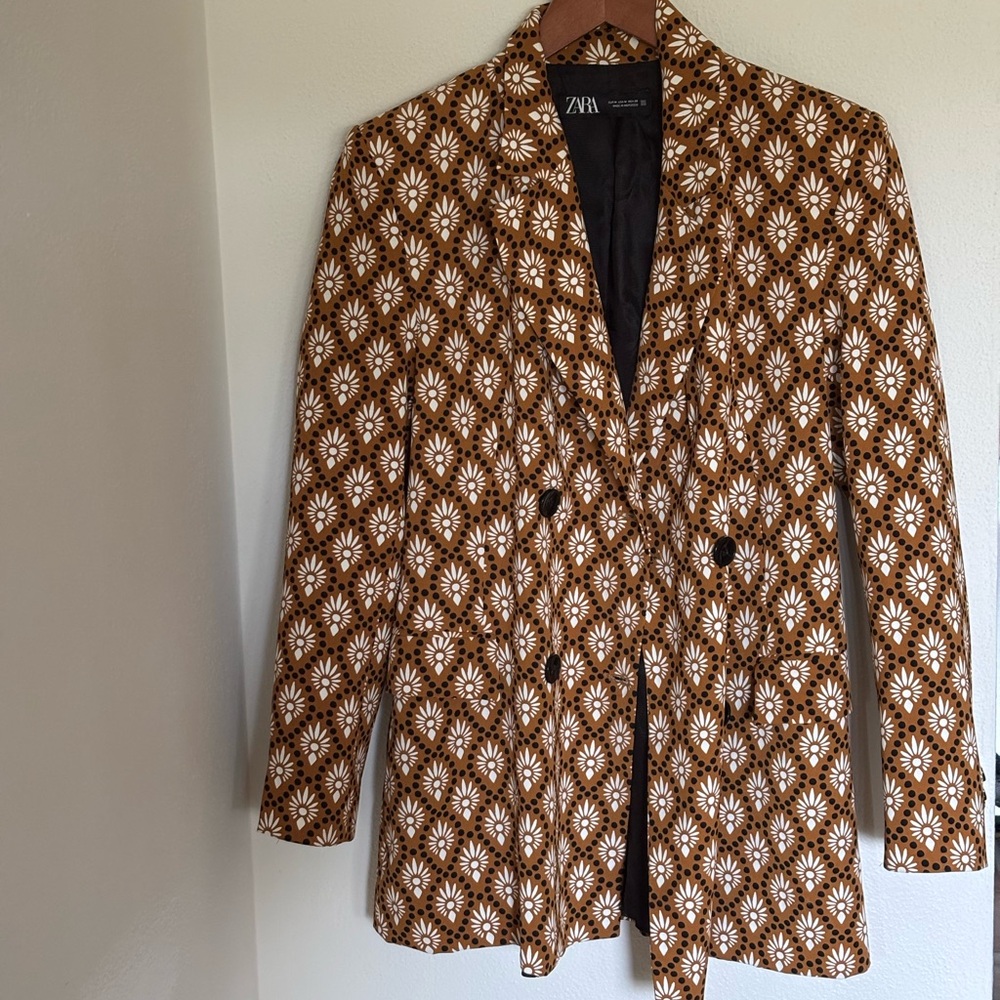 Zara Women's Tan and White Patterned Blazer